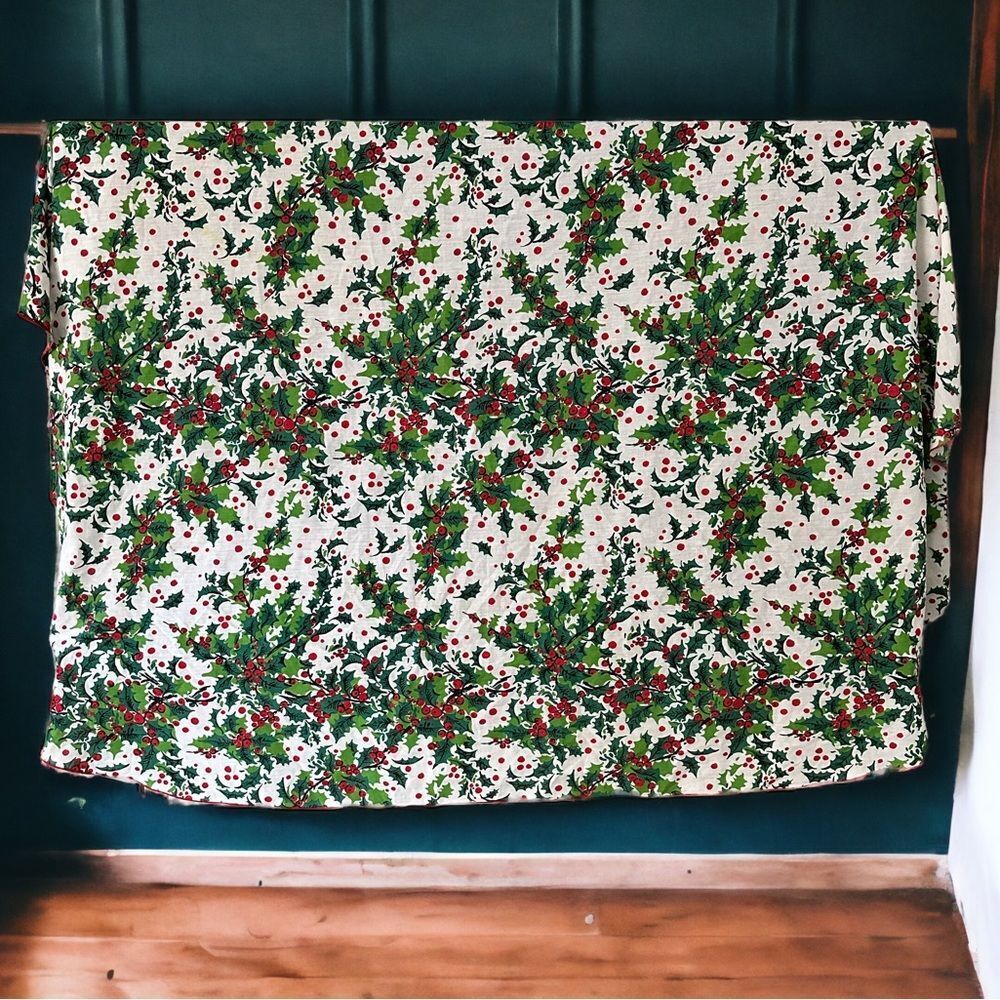 Vintage Leacock & Company Christmas Holly Berries  Tablecloth 80” x 56” Oblong